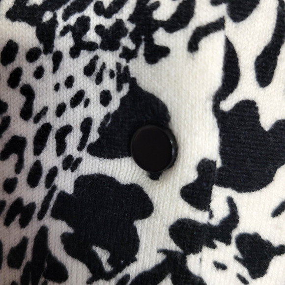 Nue Options Sweater Womens Medium Animal Print Button Cardigan Soft Knit Top - Picture 6 of 12